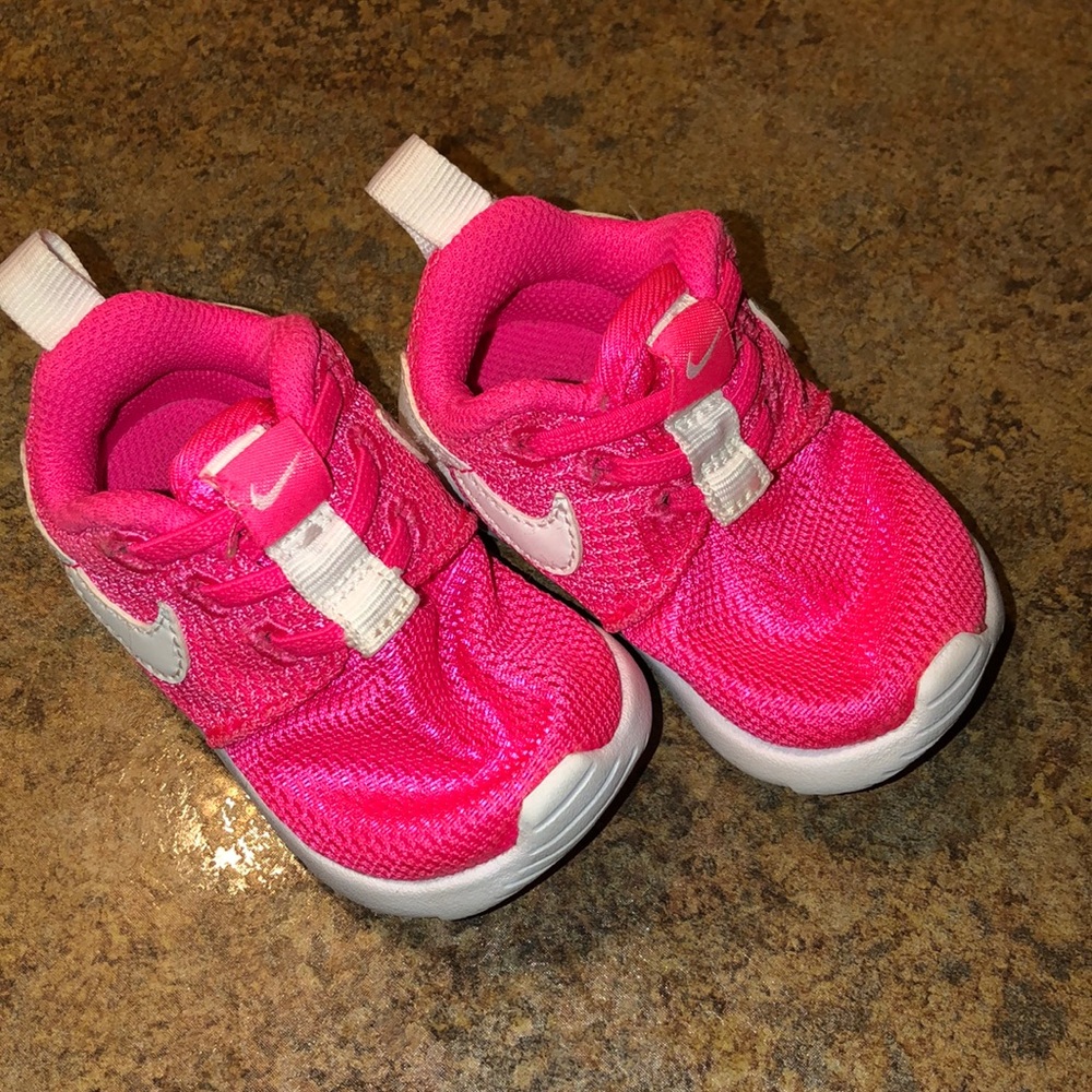 Infant Nike Roshe - Girls Size 3C